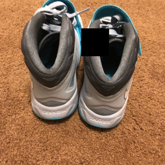 LeBron James shoes - Picture 4 of 4